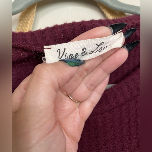 Vine and Love burgundy Leopard Flowy top S - Picture 5 of 7